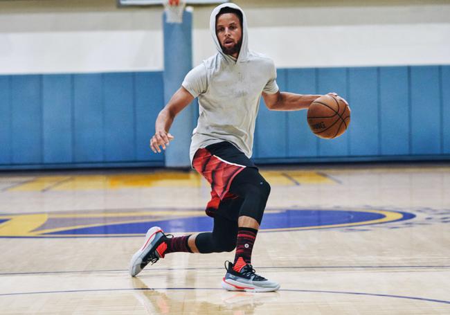 他在底线拉 他在底线拉