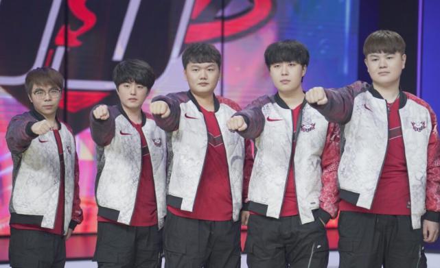 构与更衣室 构与更衣室