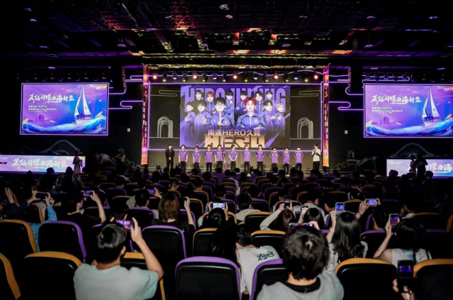 构与更衣室 构与更衣室